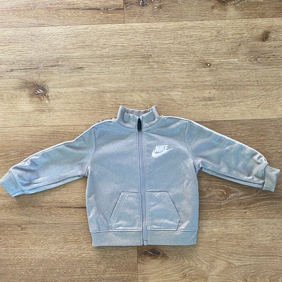 Nike: Sportswear Club Dri-FIT - Picture 2 of 16